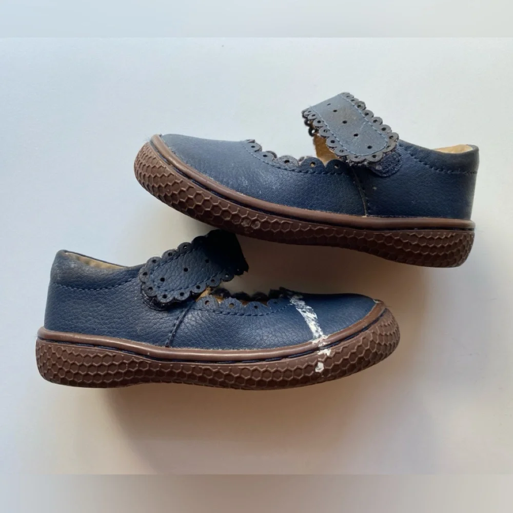 Livie & Luca Navy Mary Jane Shoes / Size 4C / Play